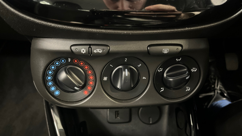 Vauxhall Adam 1.2i Griffin 3dr Petrol Hatchback